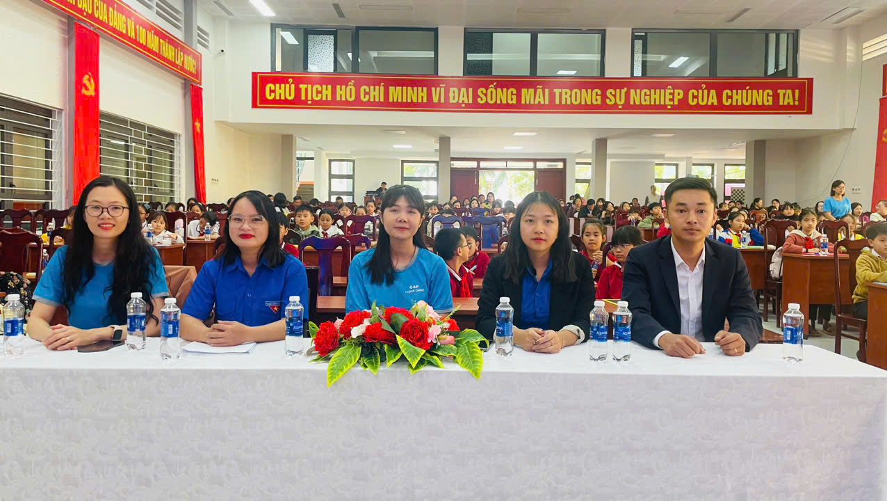 Sôi nổi Cuộc thi “Spelling Bee Championship Ea Drăng 2026”