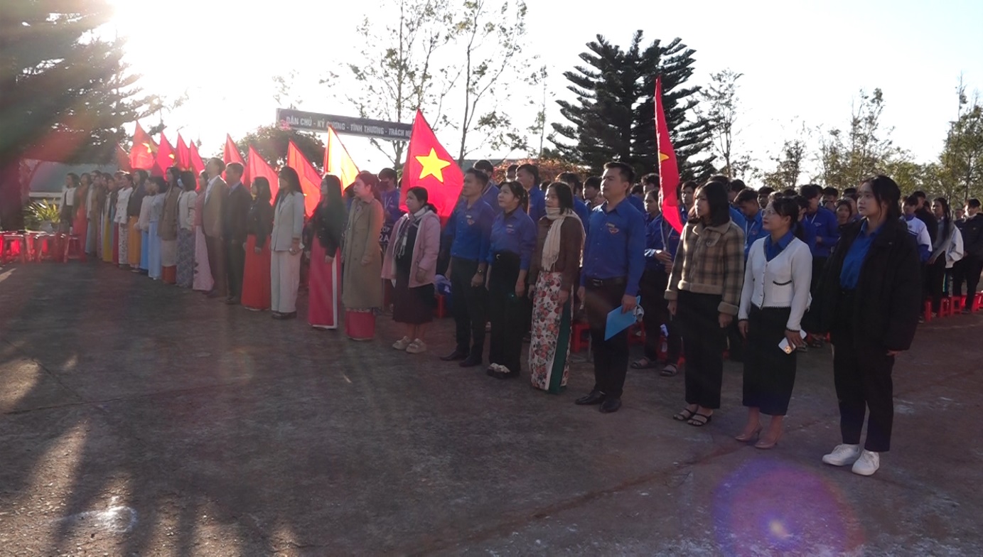 Tuổi trẻ Ea Drăng tự hào, vững tin theo Đảng