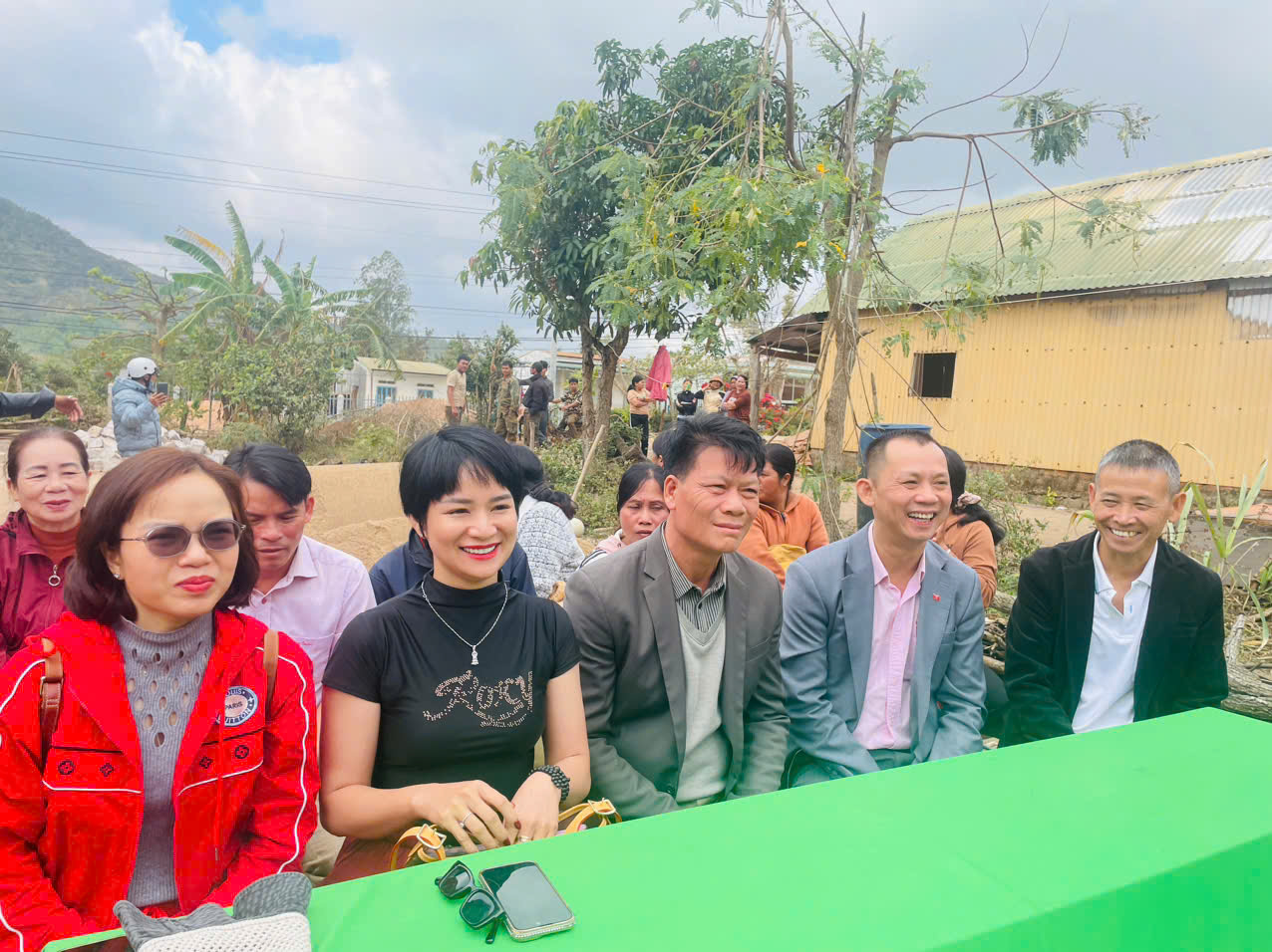 Khởi công xây dựng nhà tình thương cho hộ ông Y Cang Rcăm ở Buôn Tùng Tah