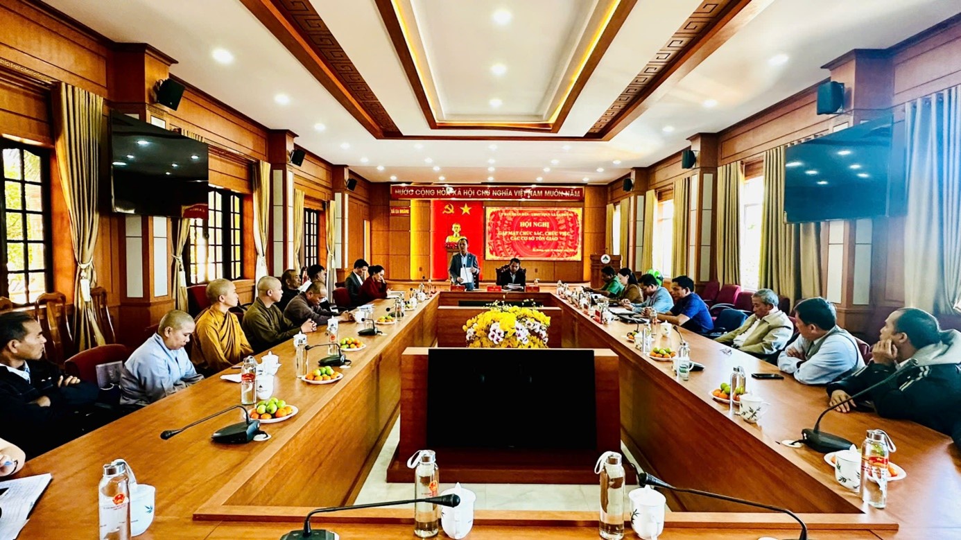 Xã Ea Drăng: Gặp mặt chức sắc, chức việc các cơ sở tôn giáo