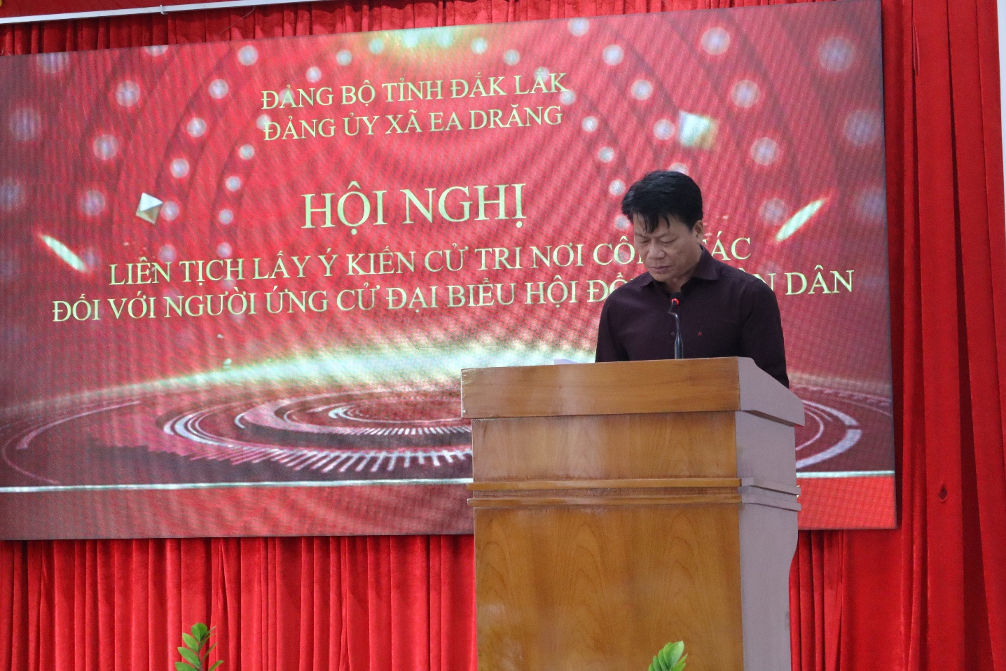 Xã Ea Drăng tổ chức hội nghị lấy ý kiến cử tri nơi công tác đối với người ứng cử đại biểu HĐND