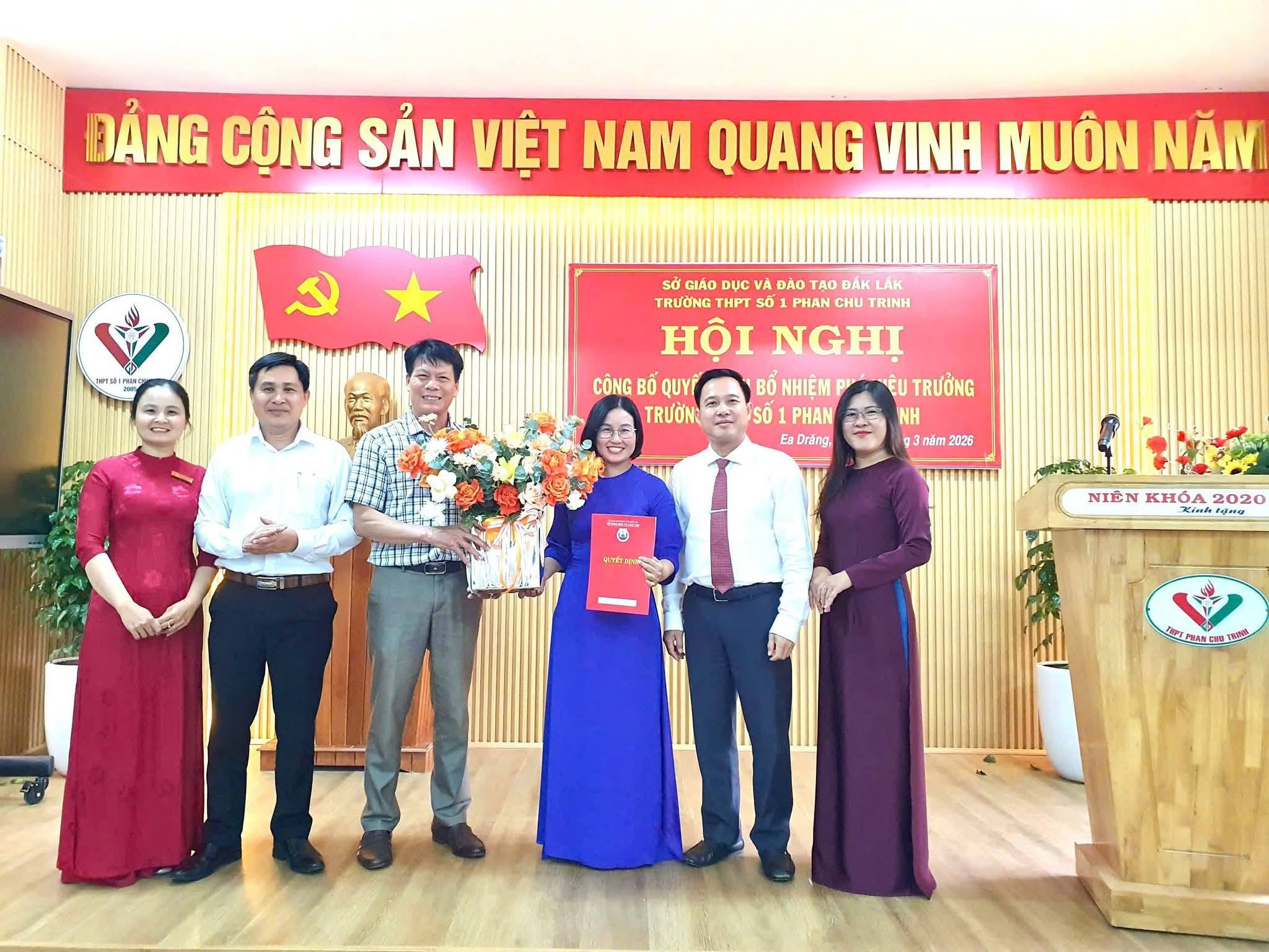 Hội nghị công bố Quyết định bổ nhiệm Phó hiệu trưởng Trường THPT số 1 Phan Chu Trinh
