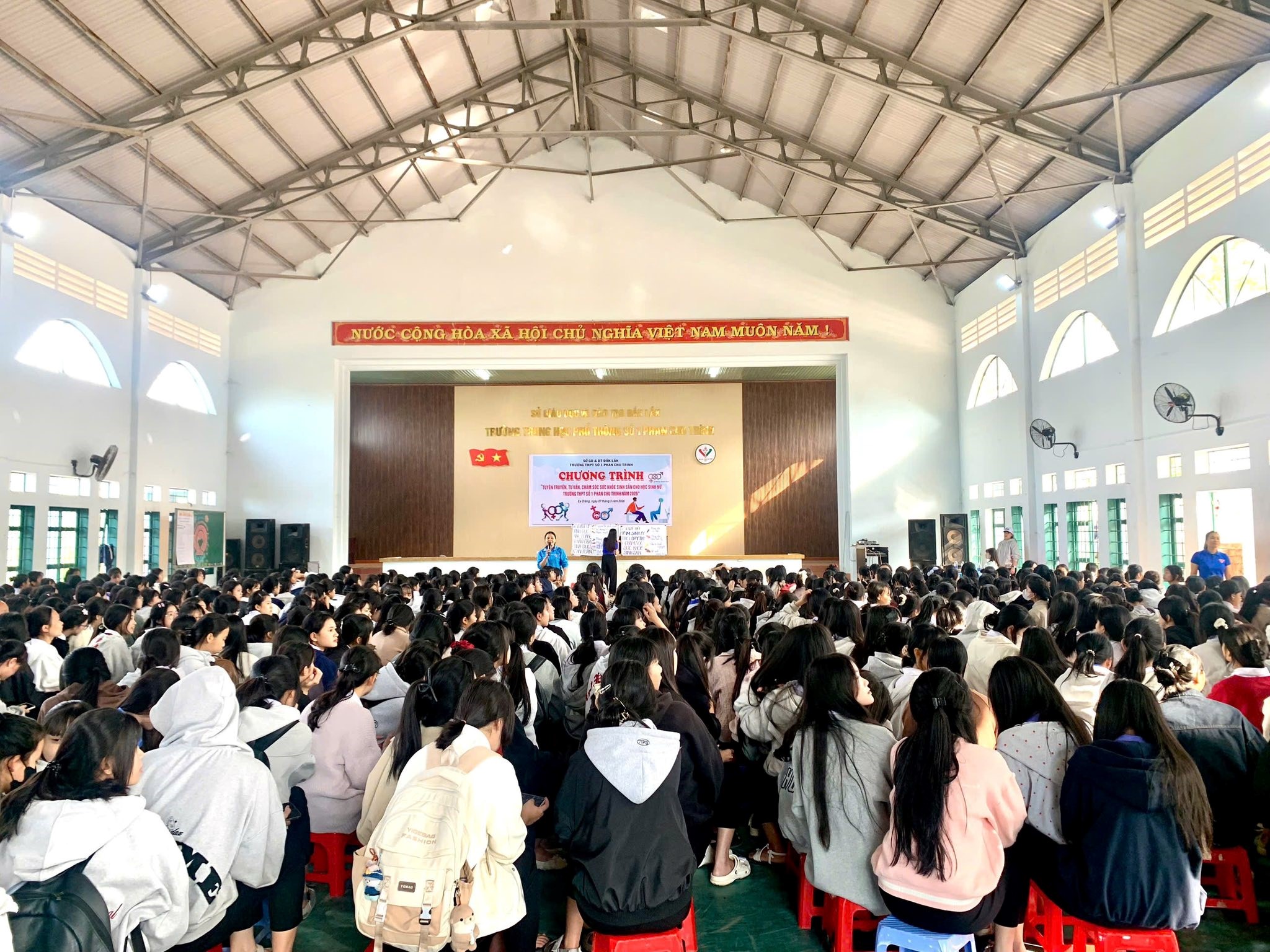 Chương trình tuyên truyền, tư vấn, chăm sóc sức khoẻ sinh sản cho học sinh nữ