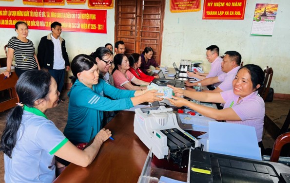 Phòng giao dịch Ngân hàng Chính sách xã hội Ea H’Leo giải ngân 2.750 triệu đồng cho người vay