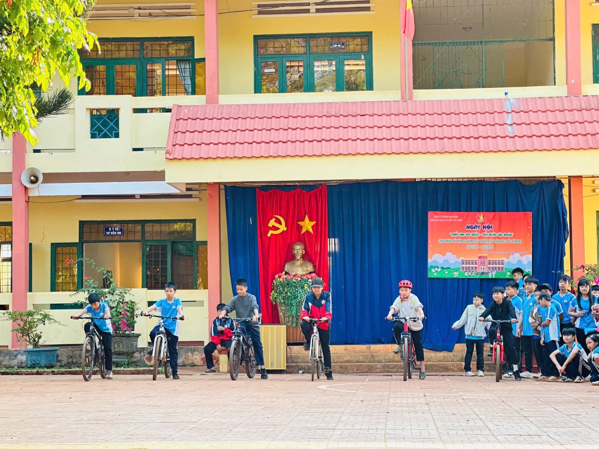Ngày hội “Thiếu nhi tiến bước lên Đoàn”