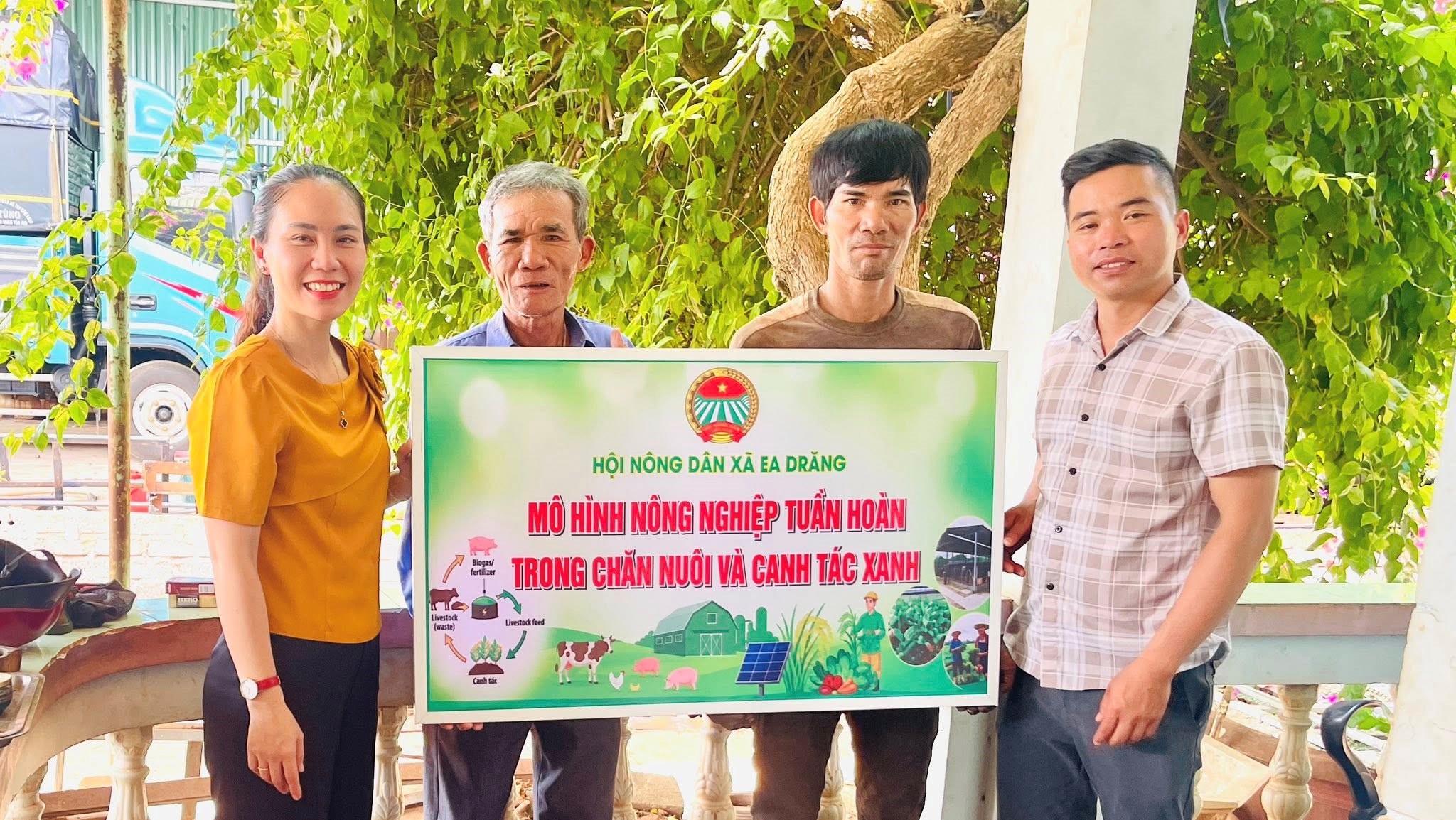 Hội Nông dân xã Ea Drăng đẩy mạnh mô hình nông nghiệp tuần hoàn khép kín