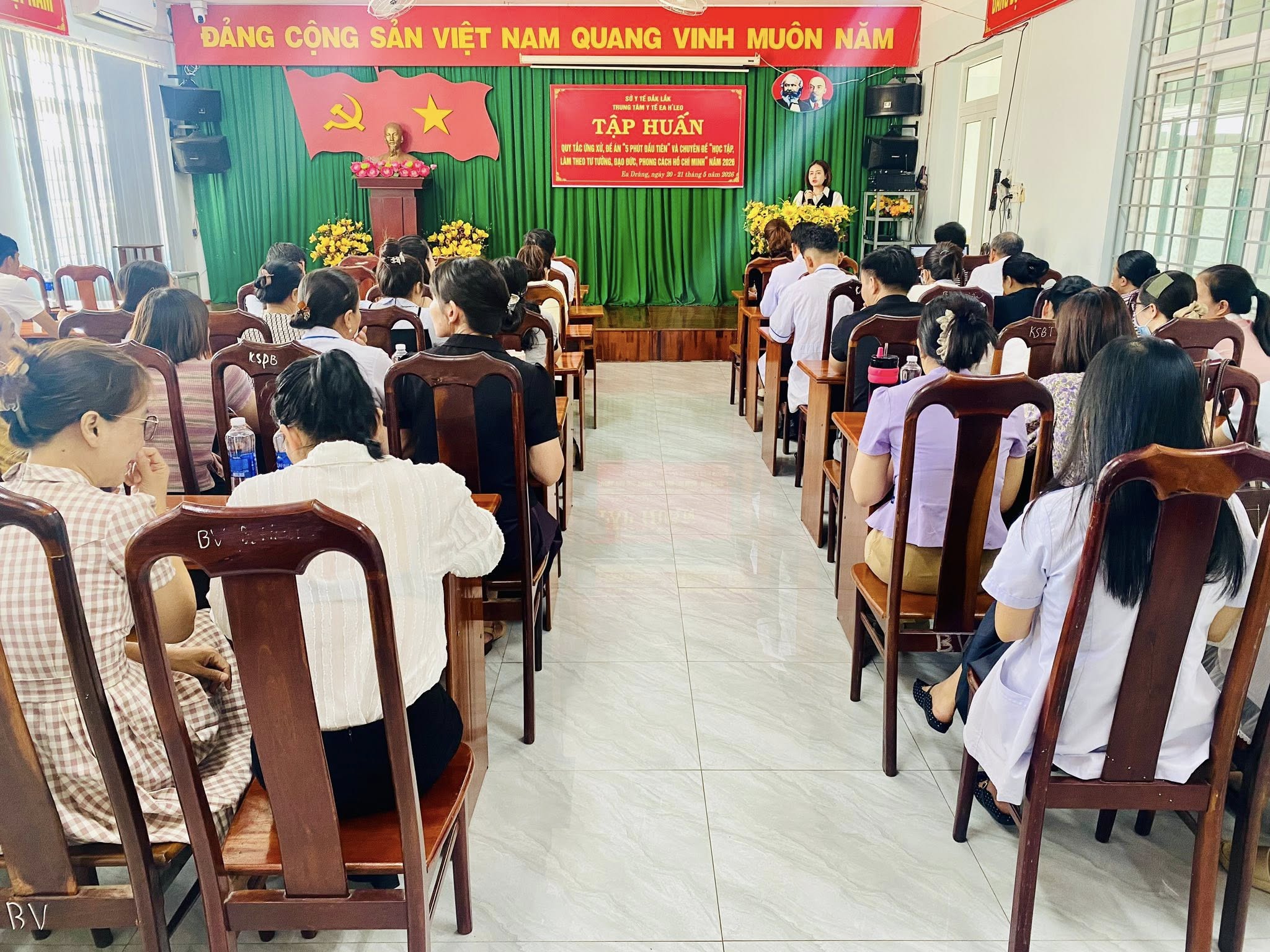 Trung tâm Y tế Ea H’leo tổ chức tập huấn quy tắc ứng xử, đề án “5 phút đầu tiên” năm 2026