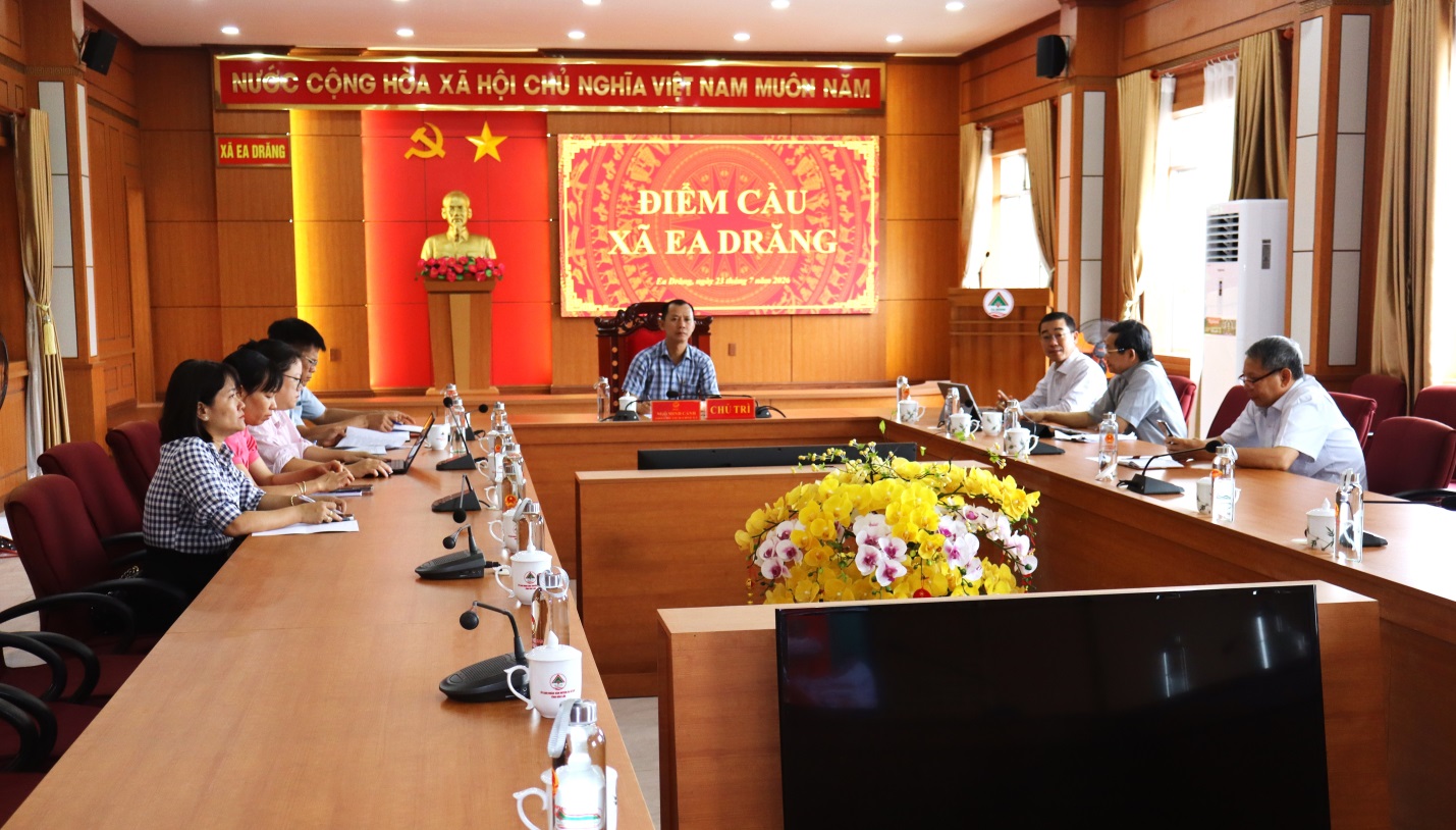 Xã Ea Drăng tham dự hội nghị đánh giá kết quả triển khai Chương trình khám sức khỏe định kỳ, khám sàng lọc cho người dân