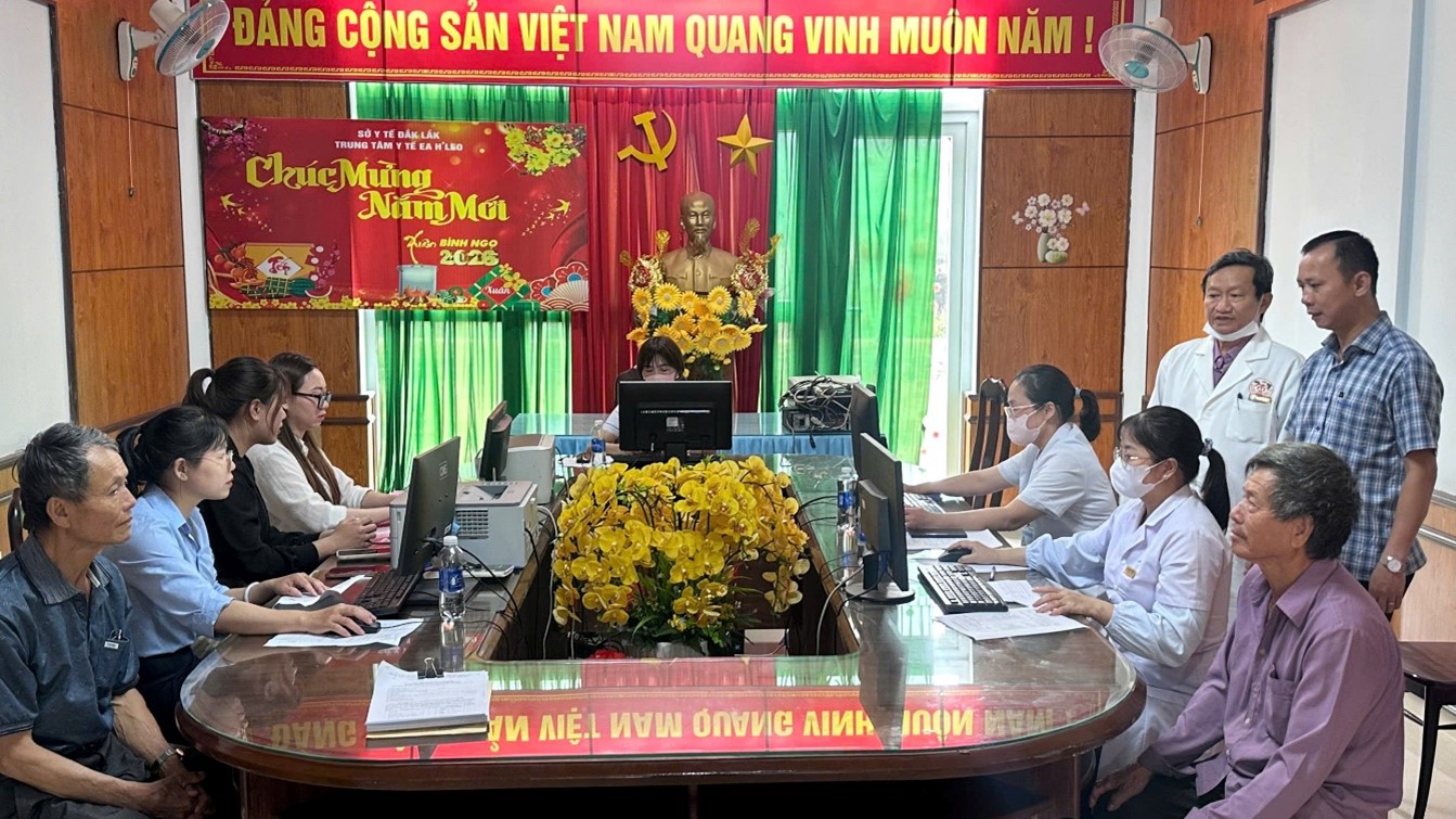 Xã Ea Drăng khởi động chương trình khám sức khỏe toàn dân với hoạt động khám cho người có công