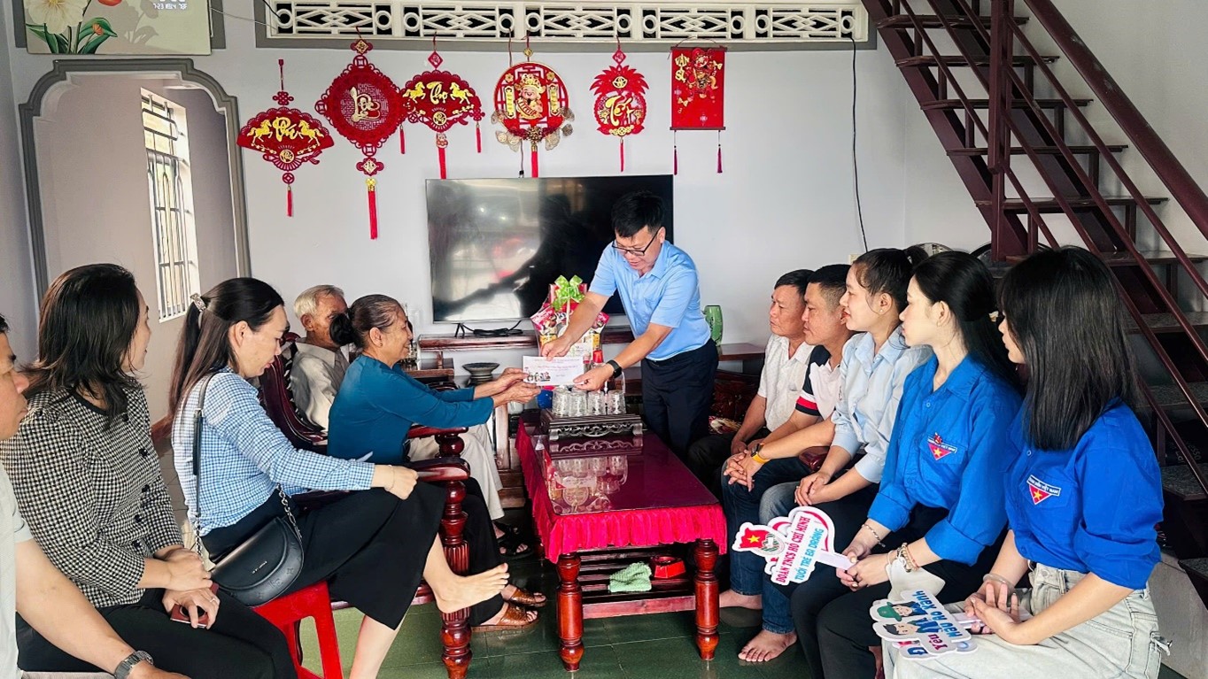 Xã Ea Drăng tổ chức nhiều hoạt động tri ân nhân kỷ niệm 79 năm Ngày Thương binh - Liệt sĩ