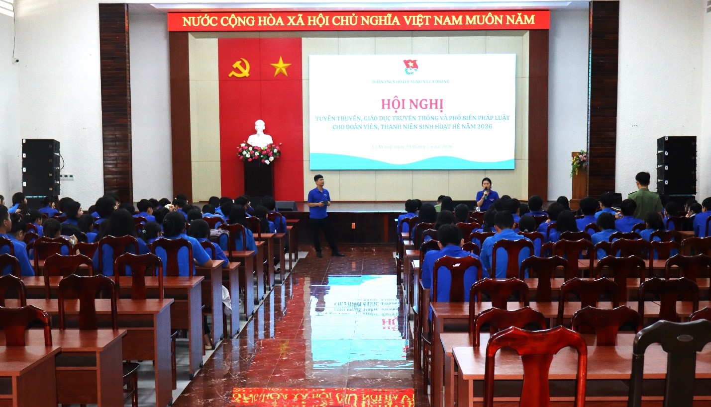 Đoàn xã Ea Drăng tổ chức hội nghị tuyên truyền giáo dục truyền thống và phổ biến pháp luật cho đoàn viên, thanh niên sinh hoạt hè năm 2026