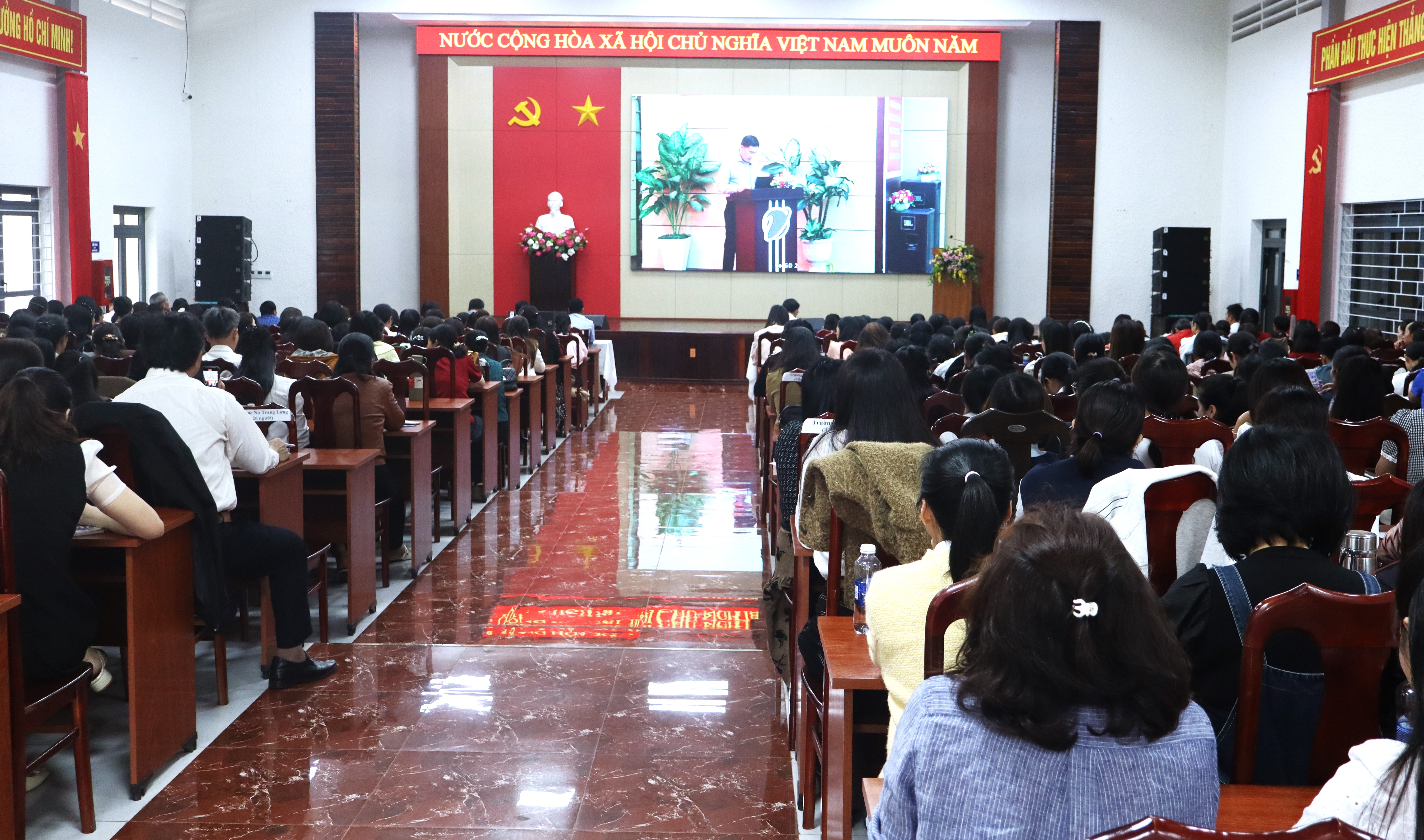 Xã Ea Drăng tham gia Hội nghị bồi dưỡng, tập huấn lý luận   chính trị hè năm 2026