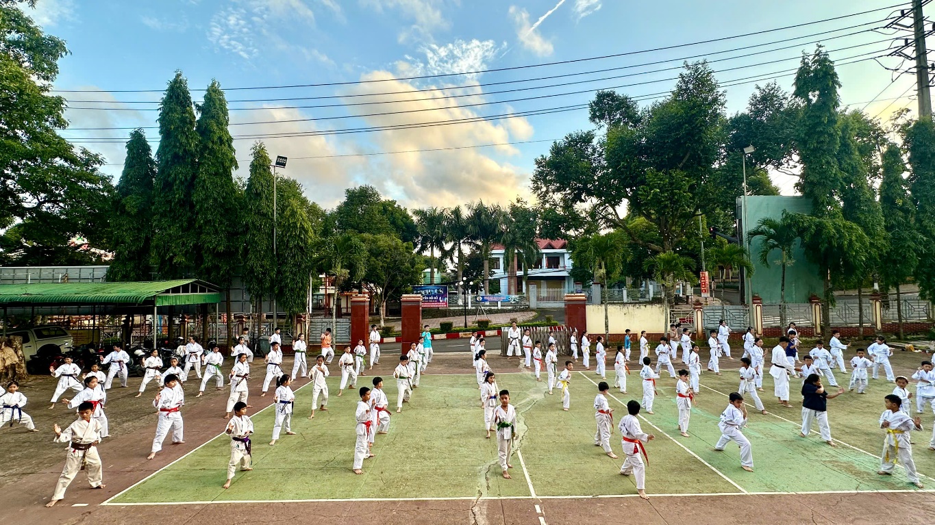e4
